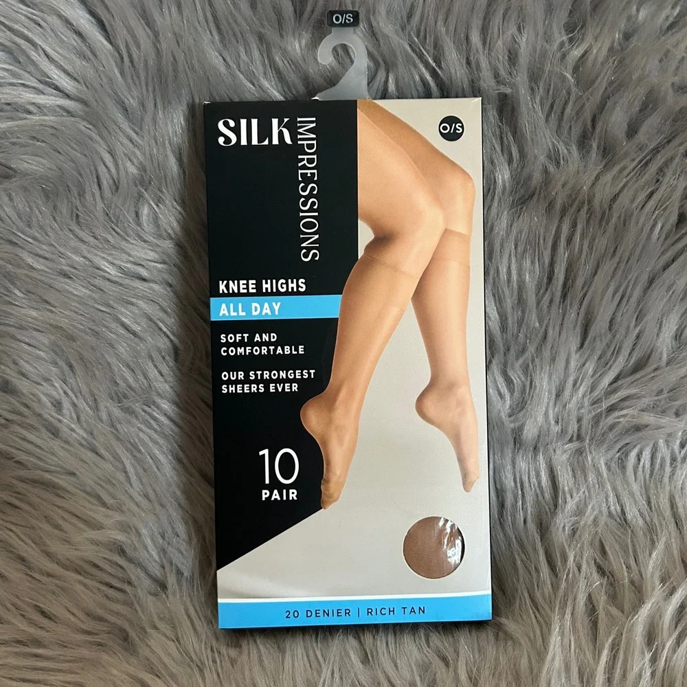 Silk‎ Impressions Sheer Knee Highs Women's Size O/S Rich Tan 20 Denier Socks